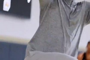 年年休赛期冠军？本·西蒙斯在墨尔本训练 寻求老将合同返NBA